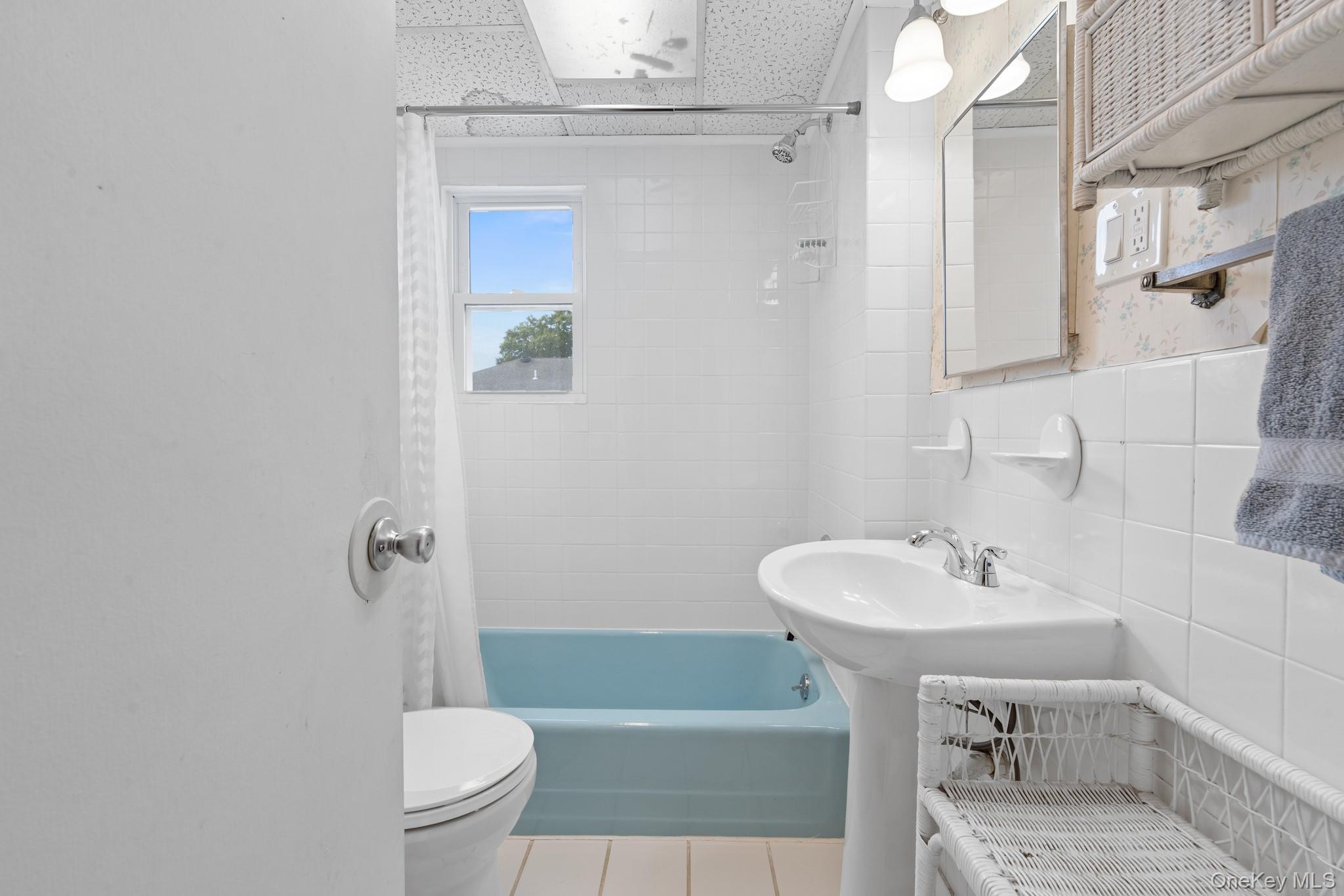 239 White Road, Mineola, NY 11501