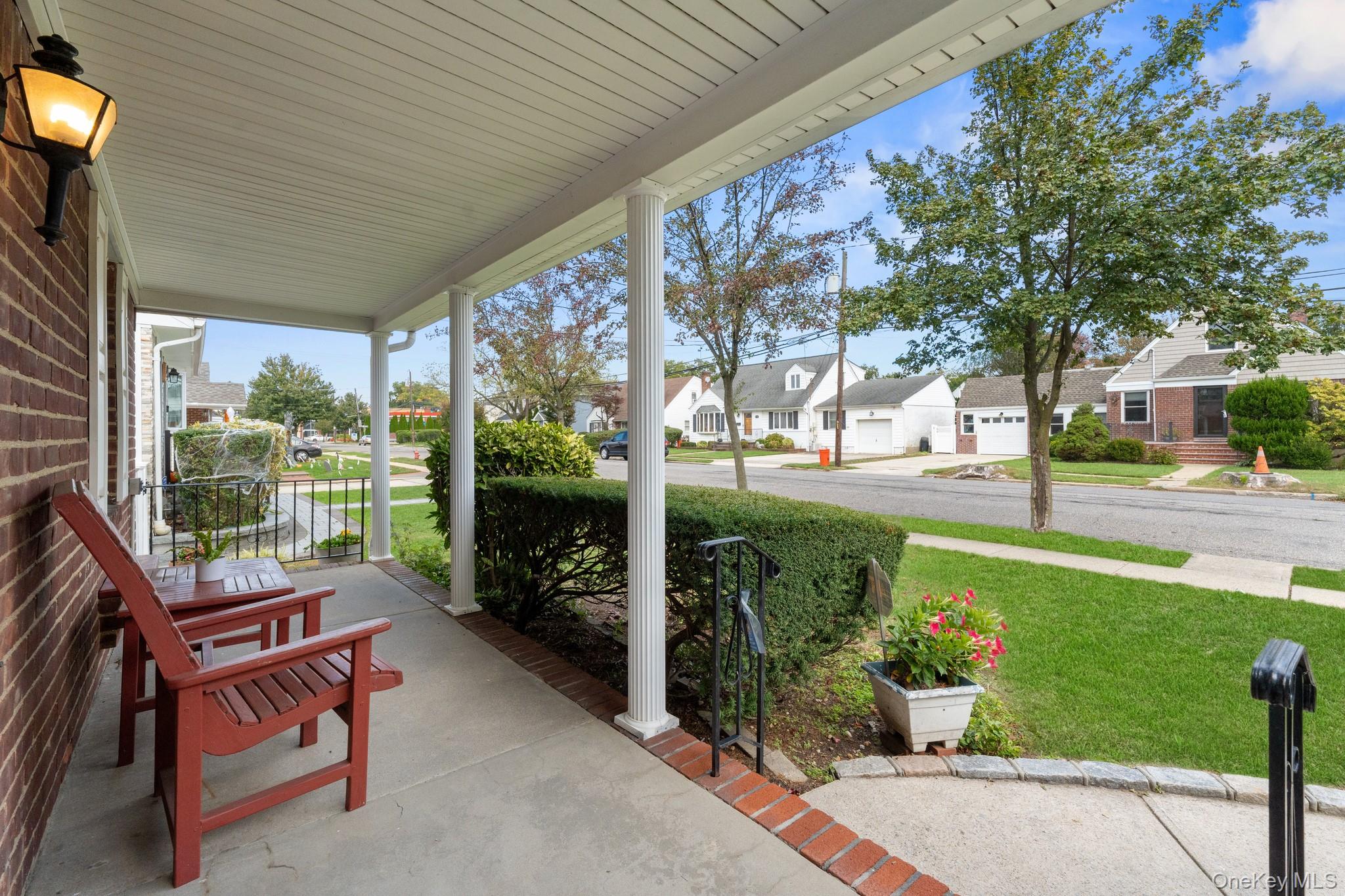 239 White Road, Mineola, NY 11501