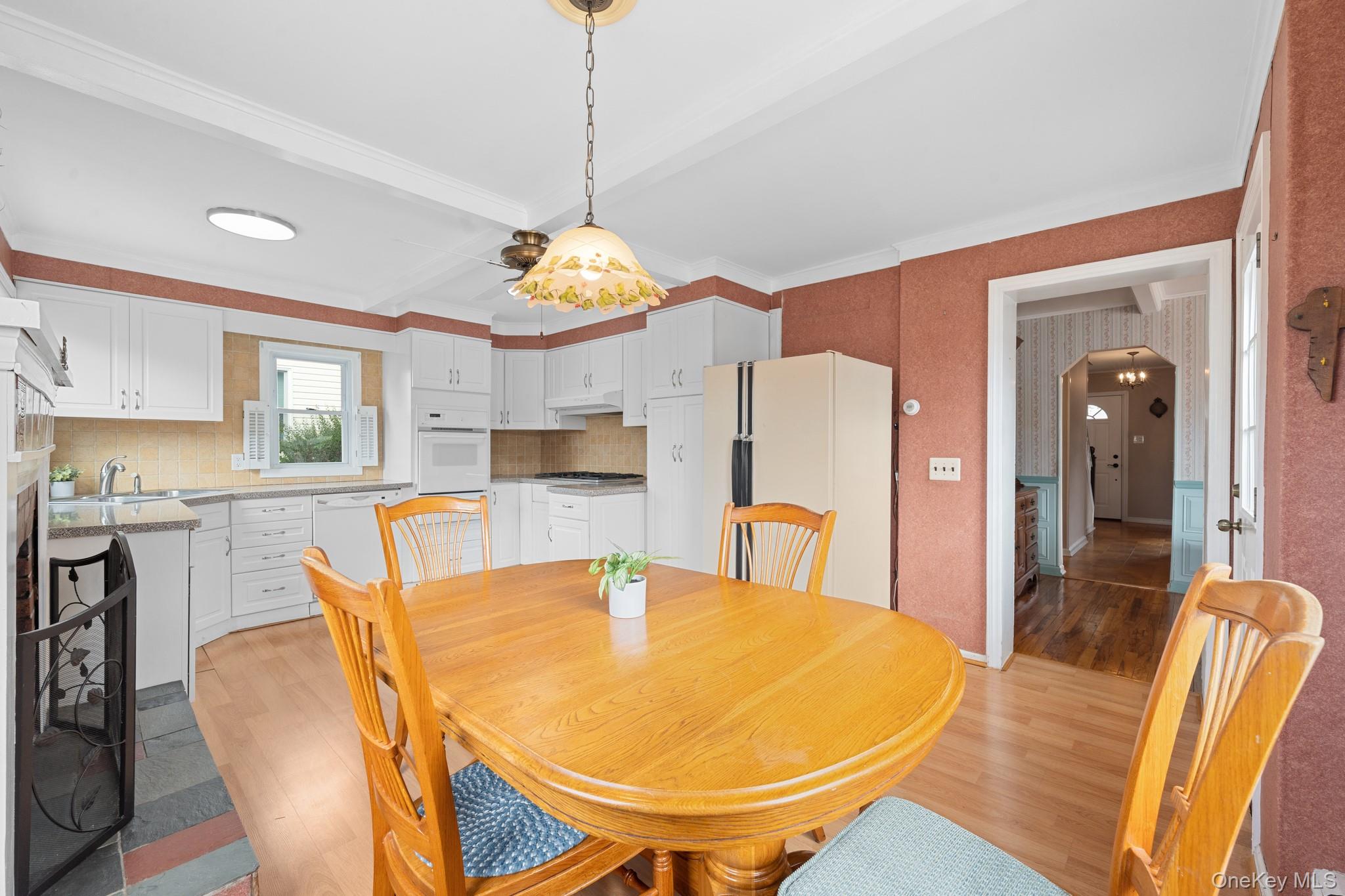 239 White Road, Mineola, NY 11501