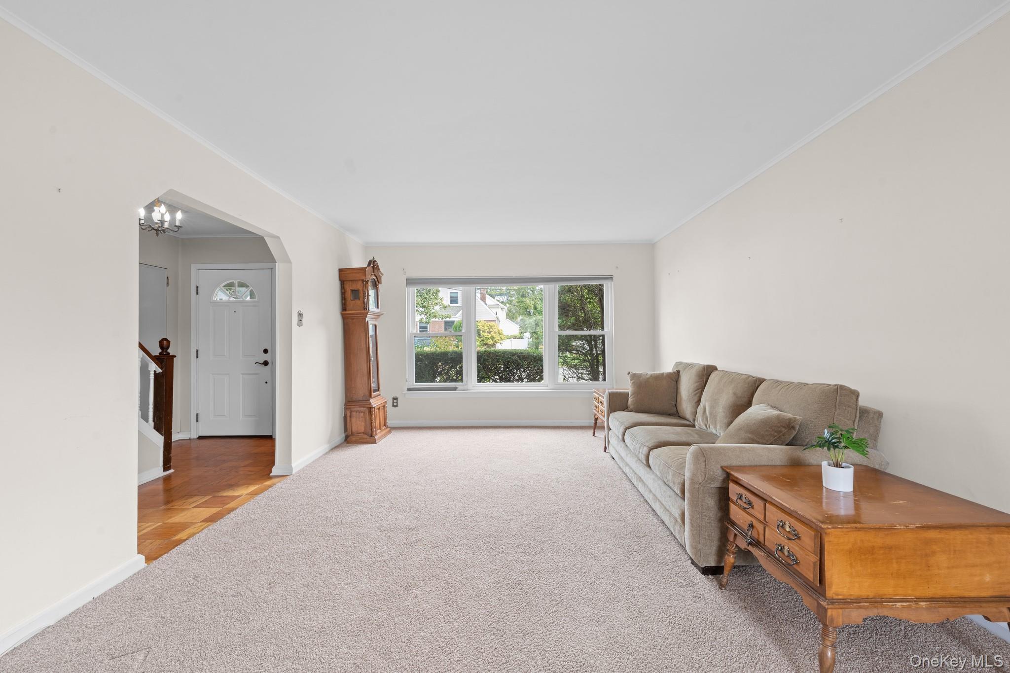 239 White Road, Mineola, NY 11501