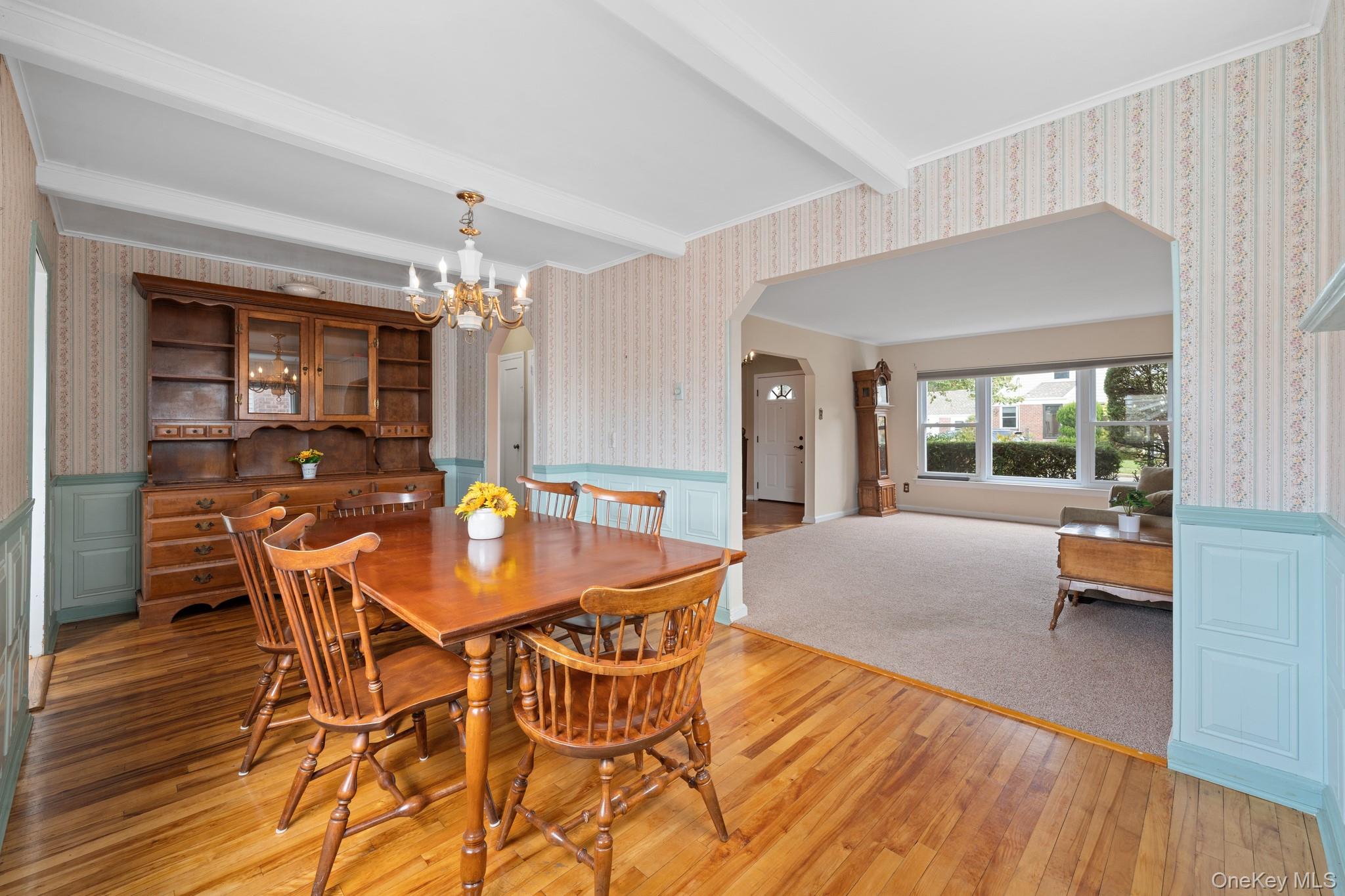 239 White Road, Mineola, NY 11501