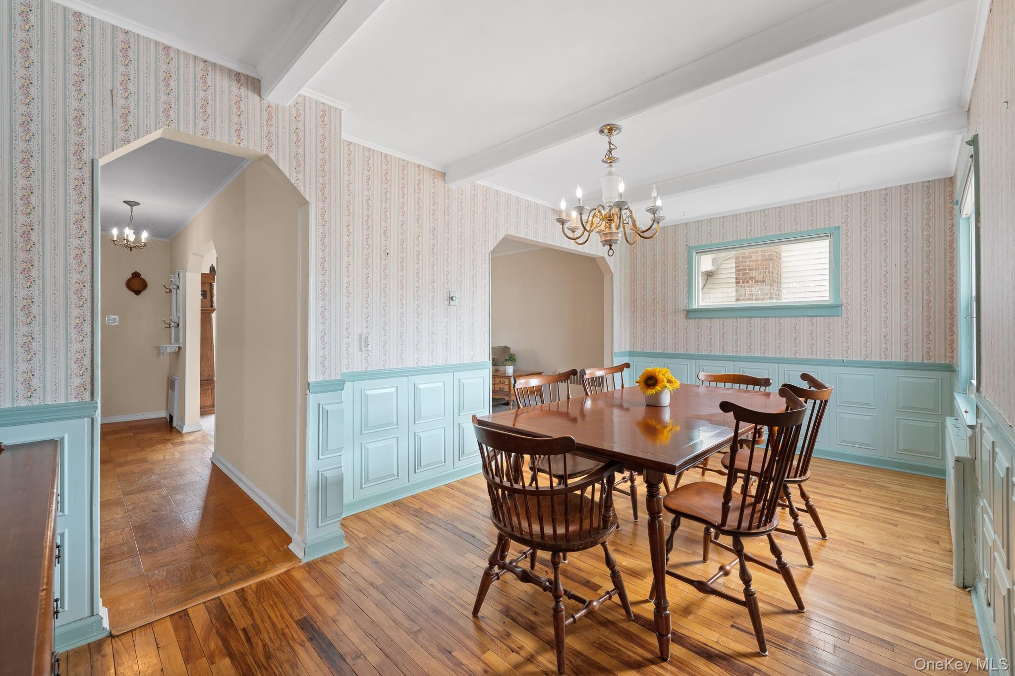 239 White Road, Mineola, NY 11501