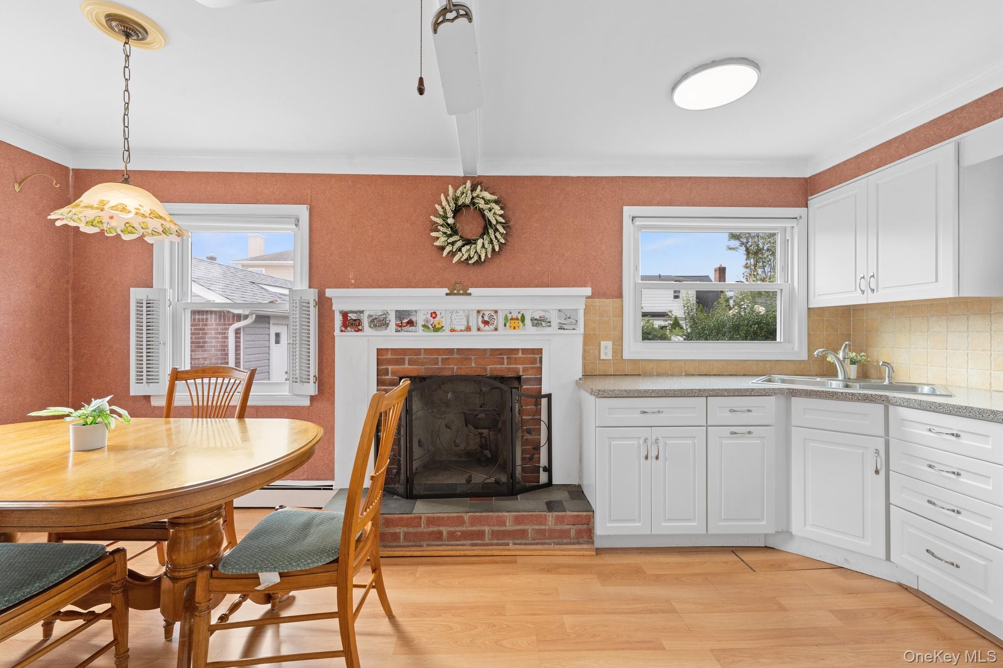 239 White Road, Mineola, NY 11501