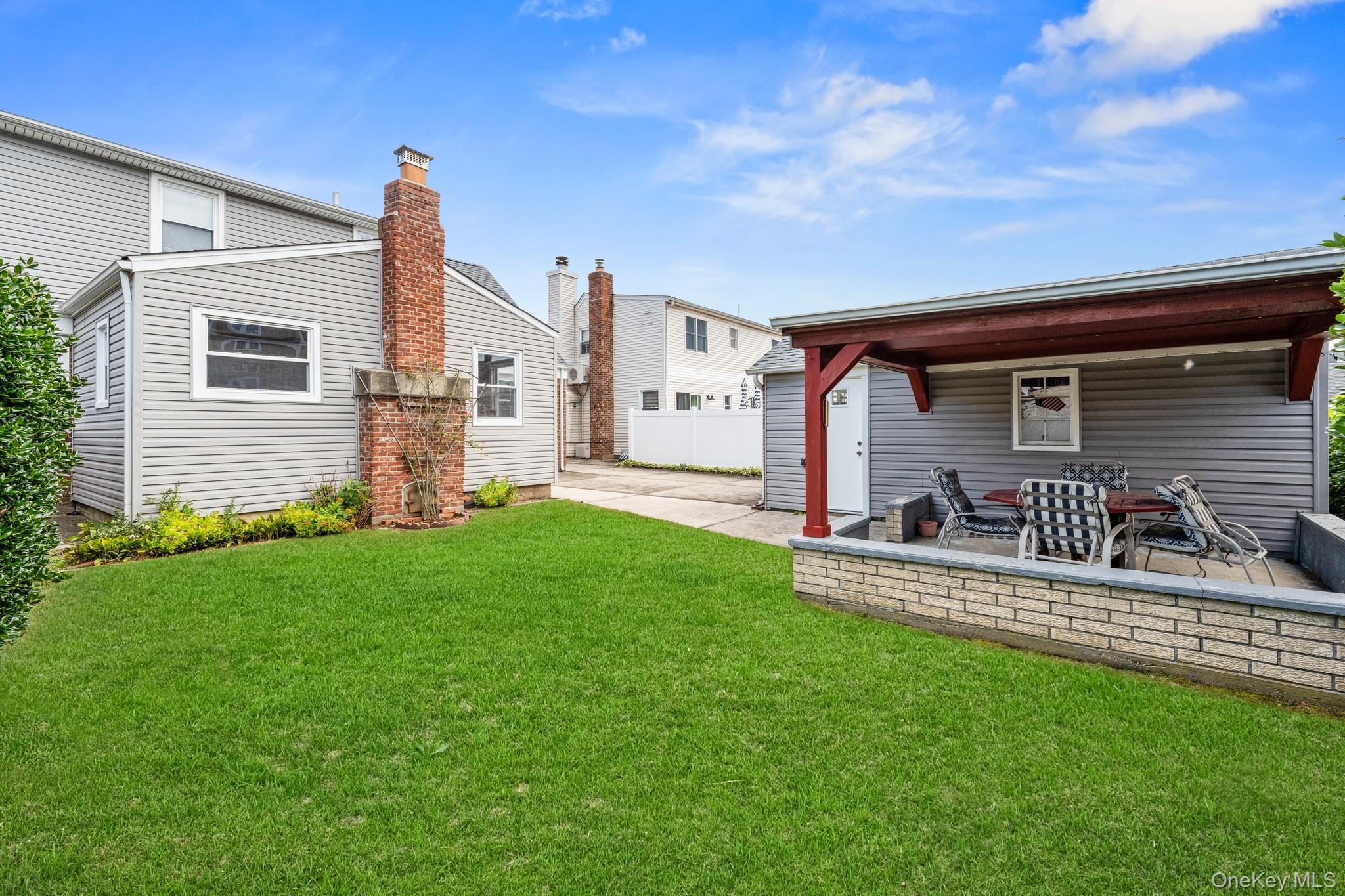 239 White Road, Mineola, NY 11501