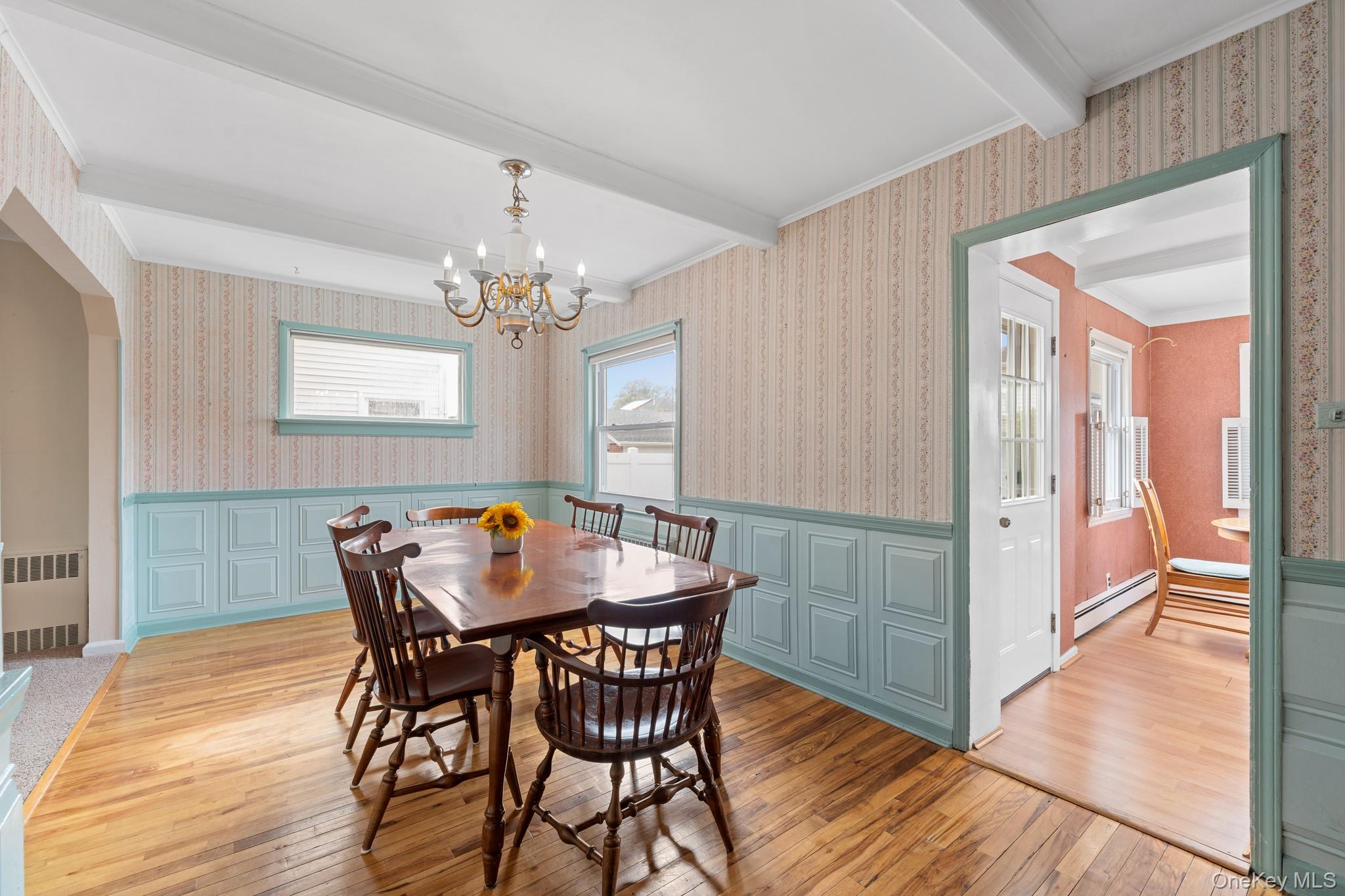 239 White Road, Mineola, NY 11501