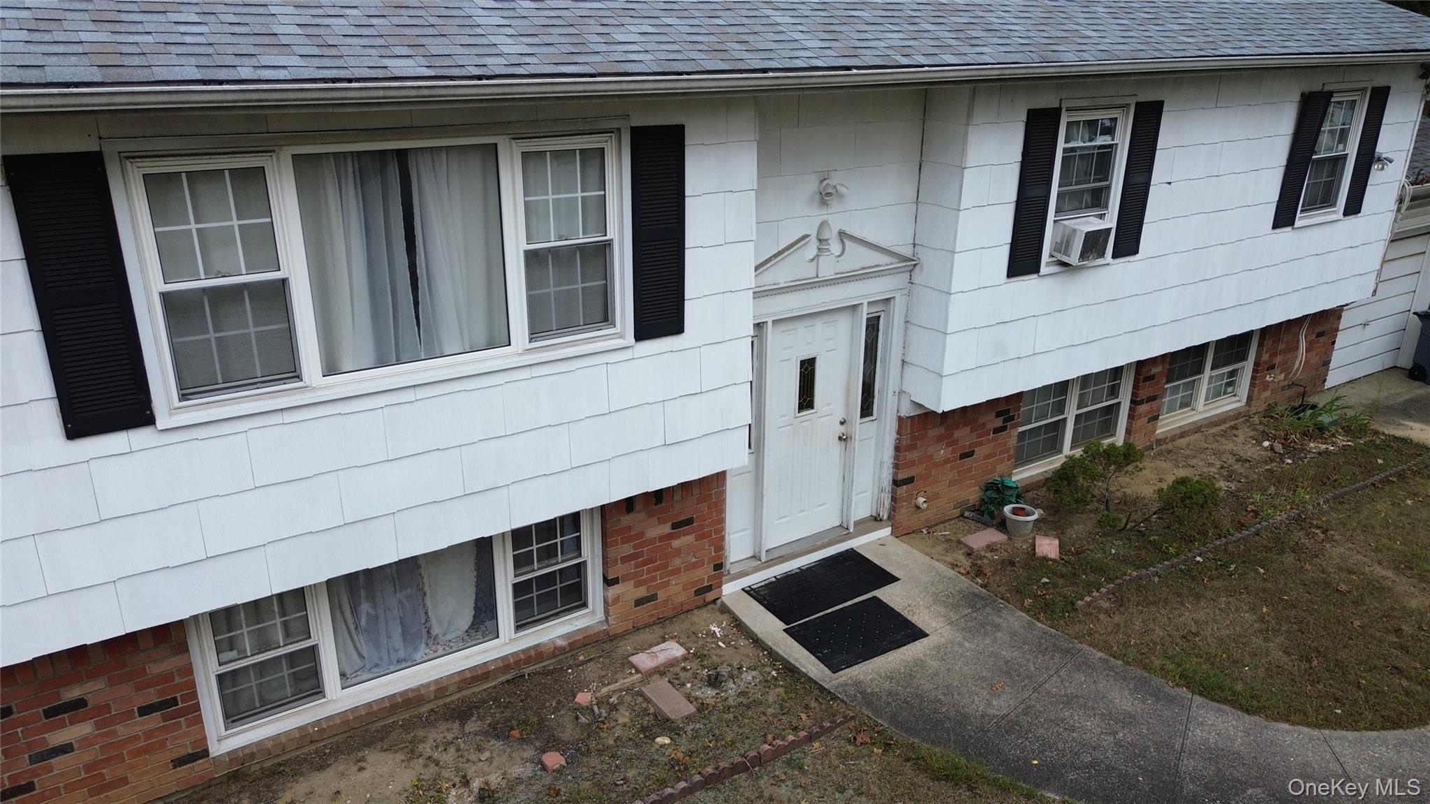 1 Revlon Court, Holtsville, NY 11742