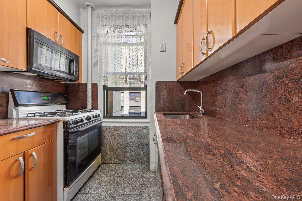 98-41 64th Road # 4E, Rego Park, NY 11374