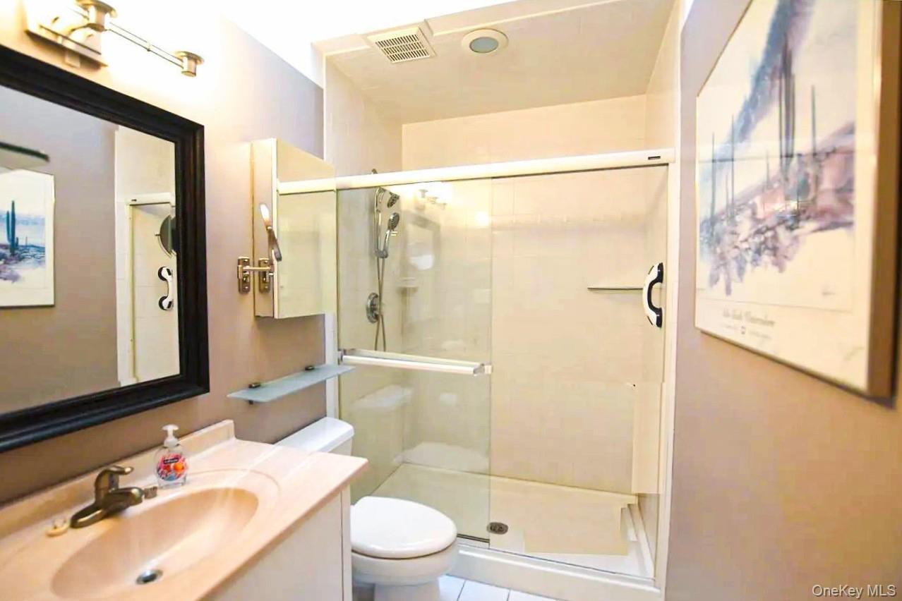 1 Willow Court, Manorville, NY 11949