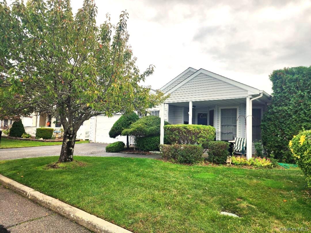 1 Willow Court, Manorville, NY 11949
