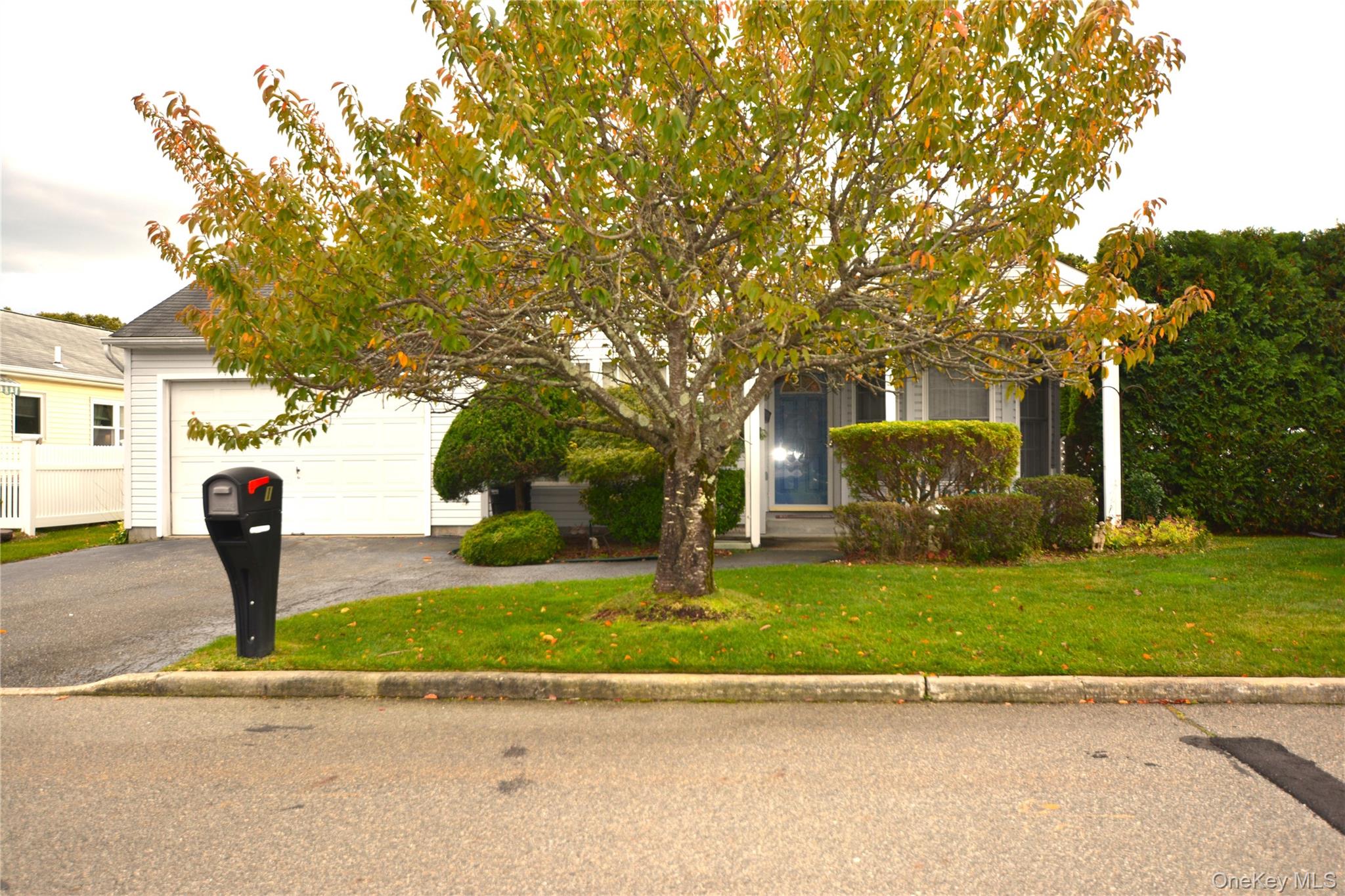 1 Willow Court, Manorville, NY 11949