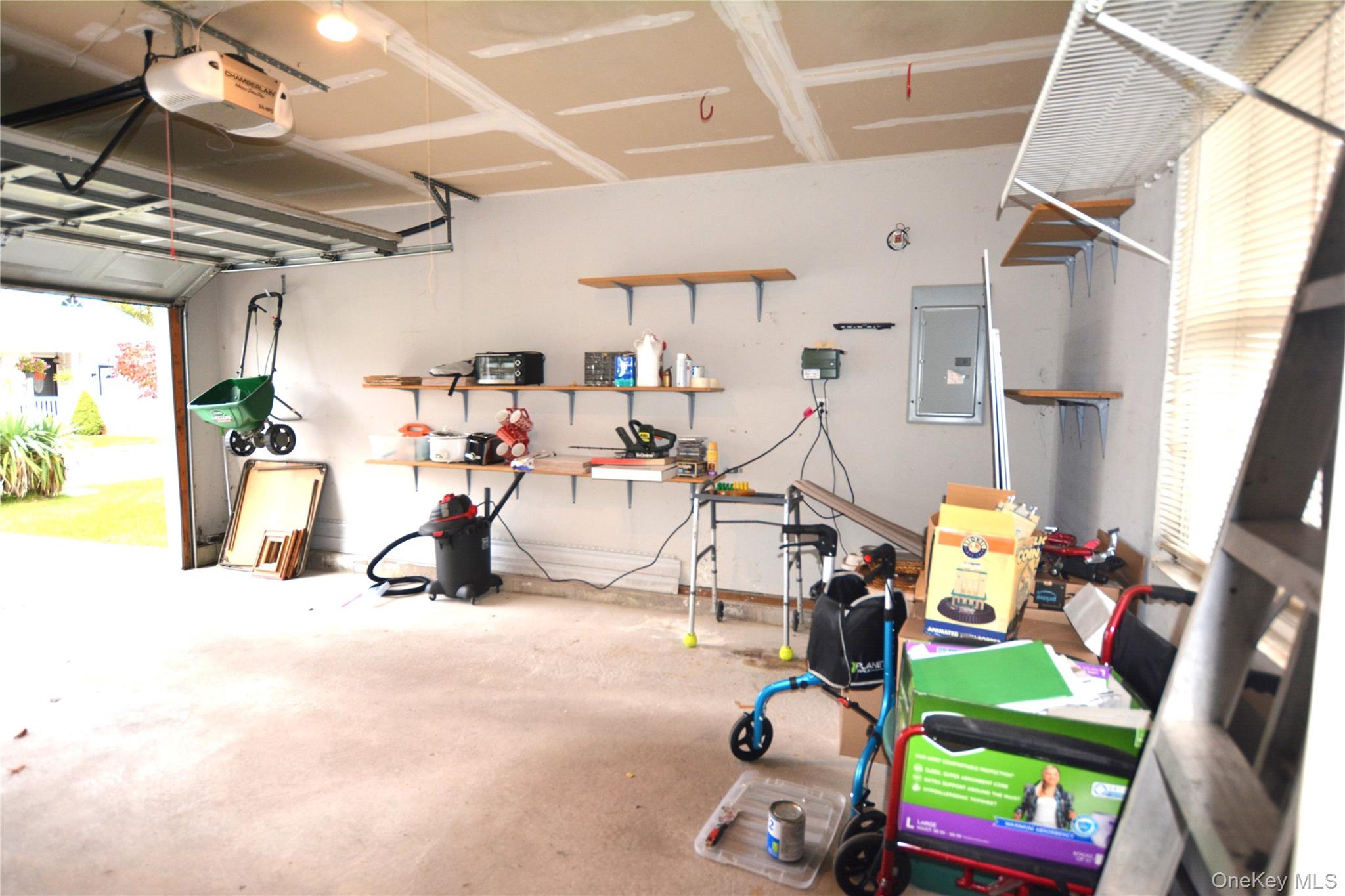 1 Willow Court, Manorville, NY 11949