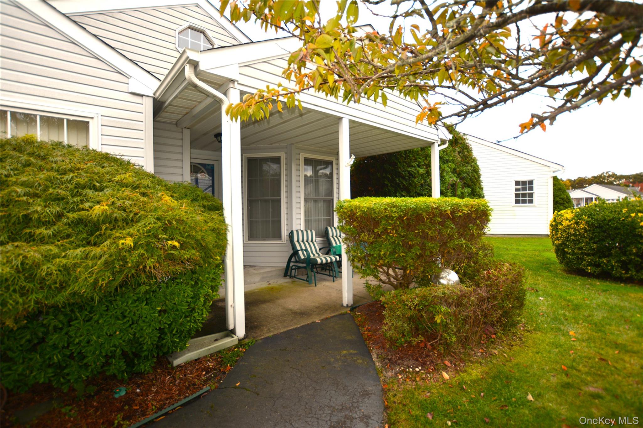 1 Willow Court, Manorville, NY 11949