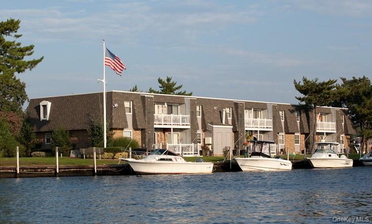 6 Watergate Lane # 4-06, Patchogue, NY 11772