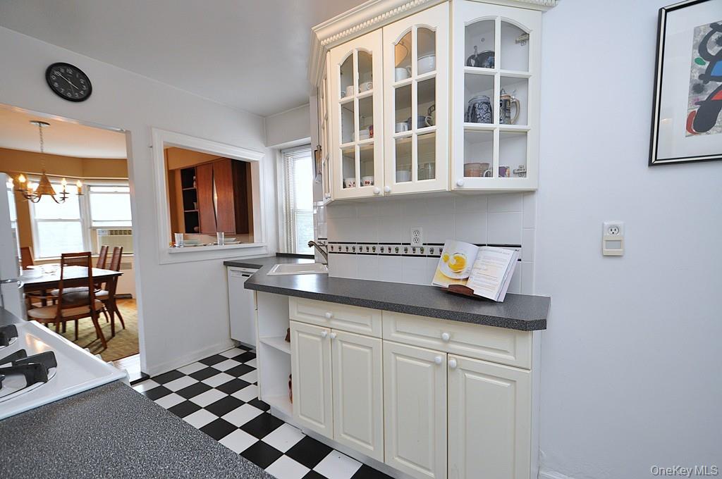 235 Garth Road # C5B, Scarsdale, NY 10583