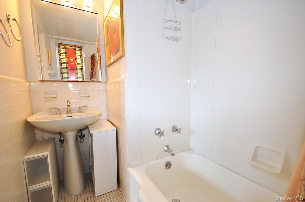 235 Garth Road # C5B, Scarsdale, NY 10583