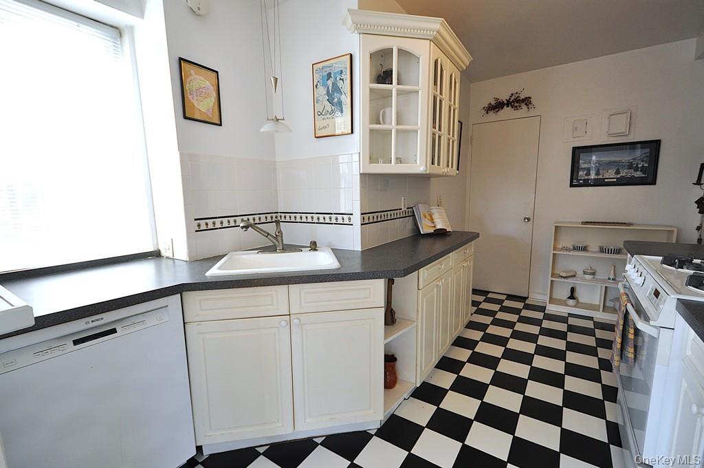 235 Garth Road # C5B, Scarsdale, NY 10583