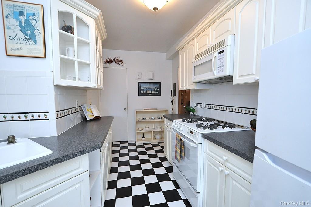 235 Garth Road # C5B, Scarsdale, NY 10583