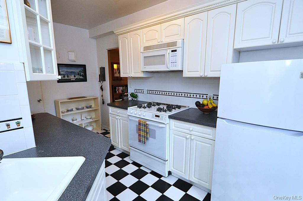 235 Garth Road # C5B, Scarsdale, NY 10583