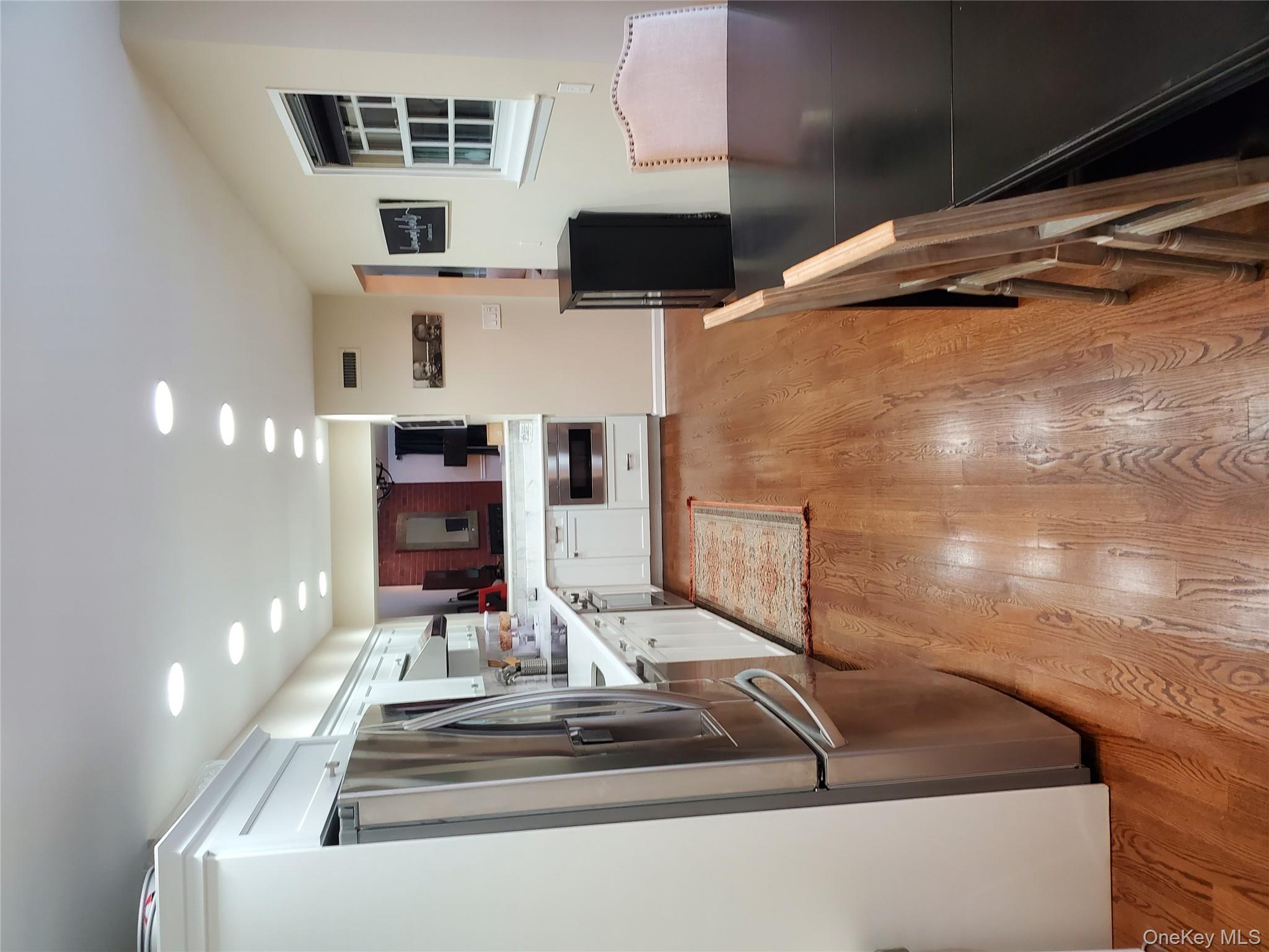 91 Duck Pond Drive, Manhasset, NY 11030