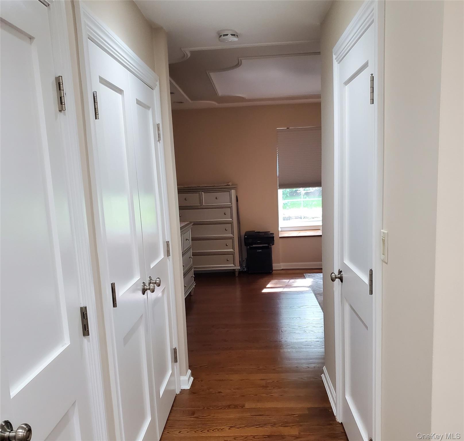 91 Duck Pond Drive, Manhasset, NY 11030