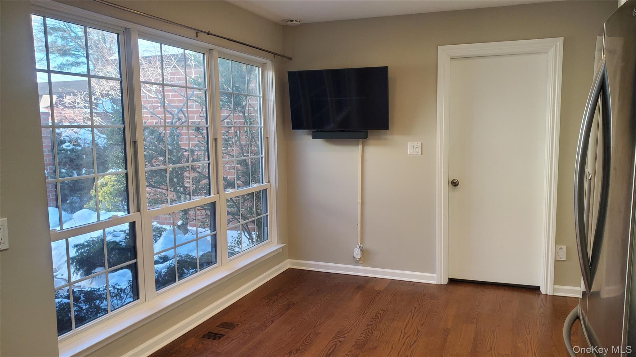 91 Duck Pond Drive, Manhasset, NY 11030