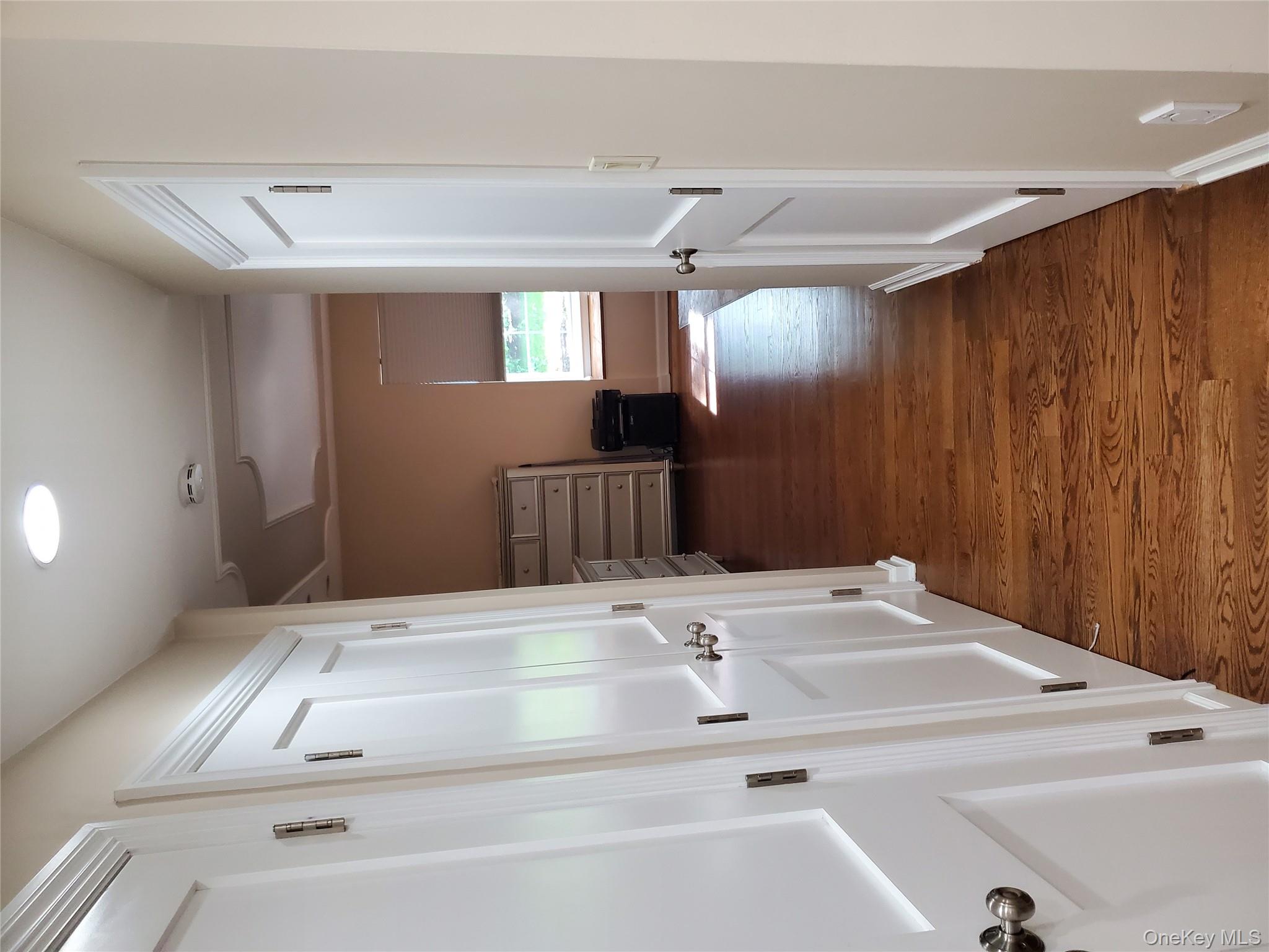 91 Duck Pond Drive, Manhasset, NY 11030