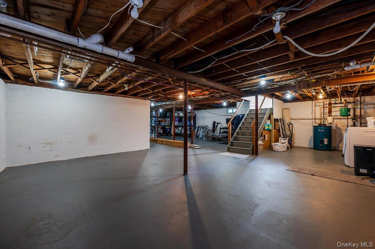 17 Dumbarton Drive, Huntington, NY 11743