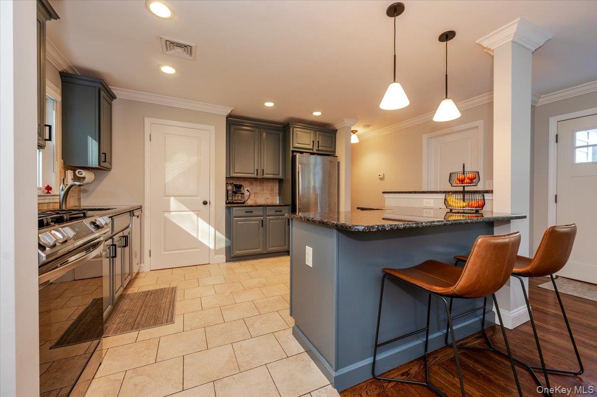 17 Dumbarton Drive, Huntington, NY 11743