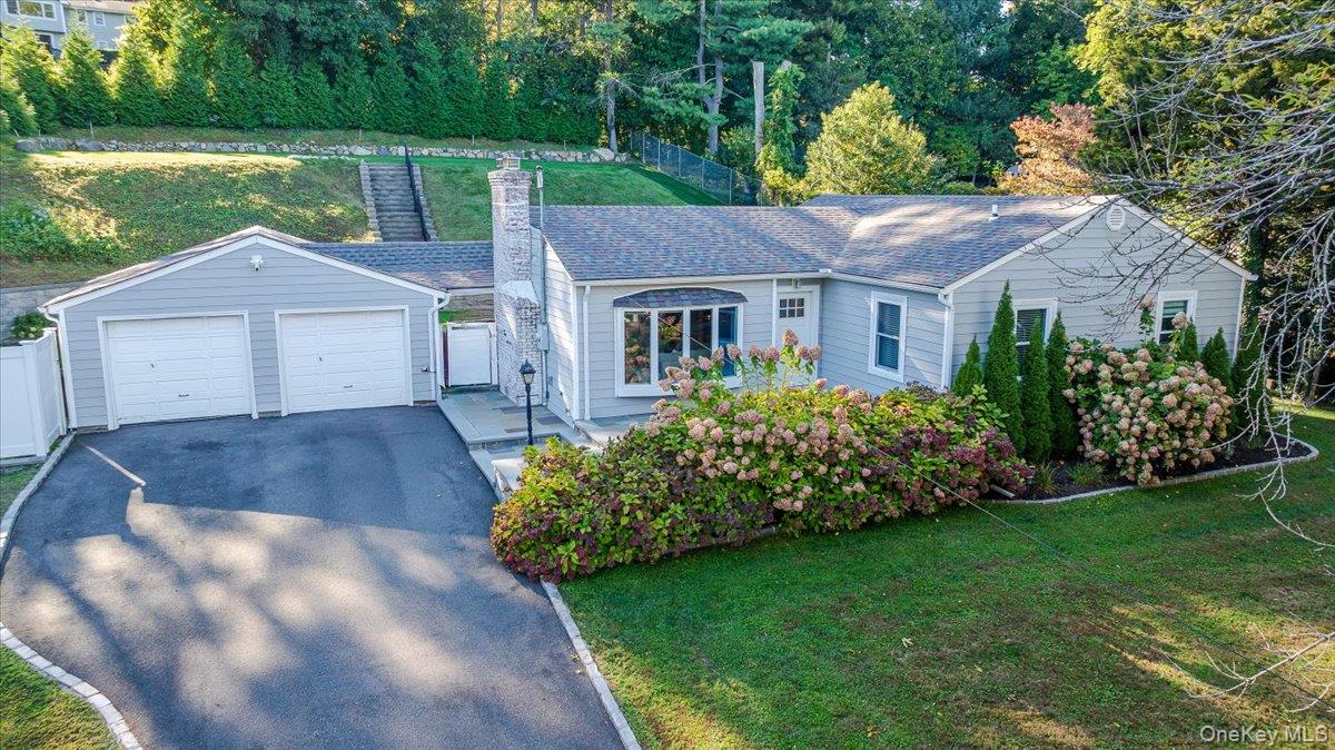 17 Dumbarton Drive, Huntington, NY 11743