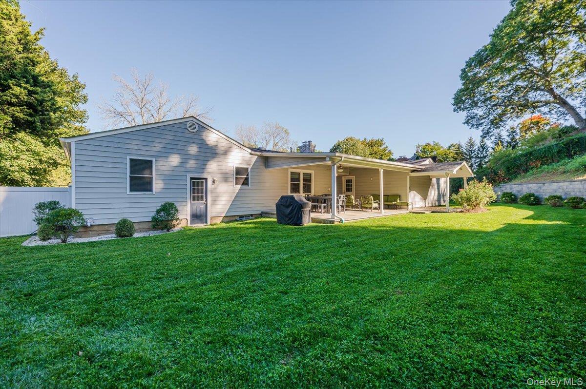 17 Dumbarton Drive, Huntington, NY 11743