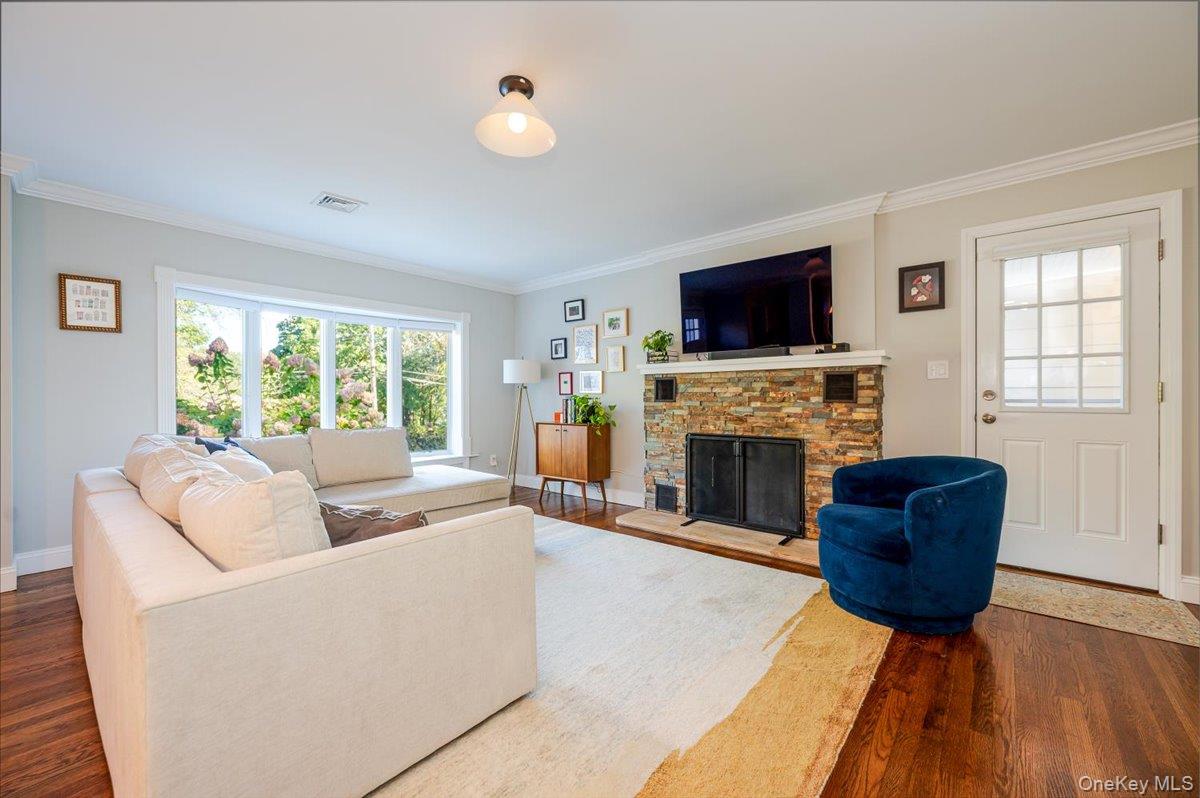 17 Dumbarton Drive, Huntington, NY 11743