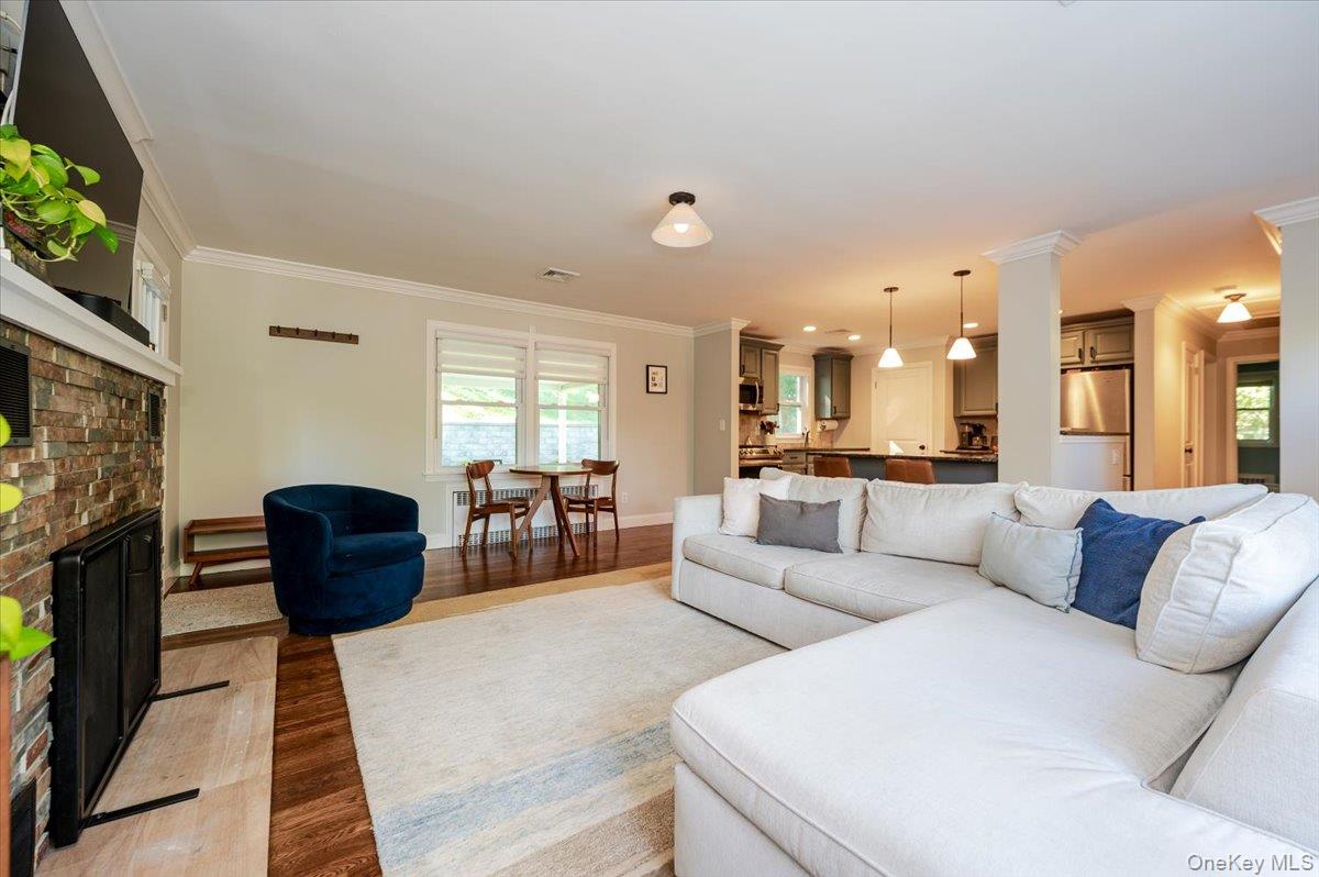 17 Dumbarton Drive, Huntington, NY 11743