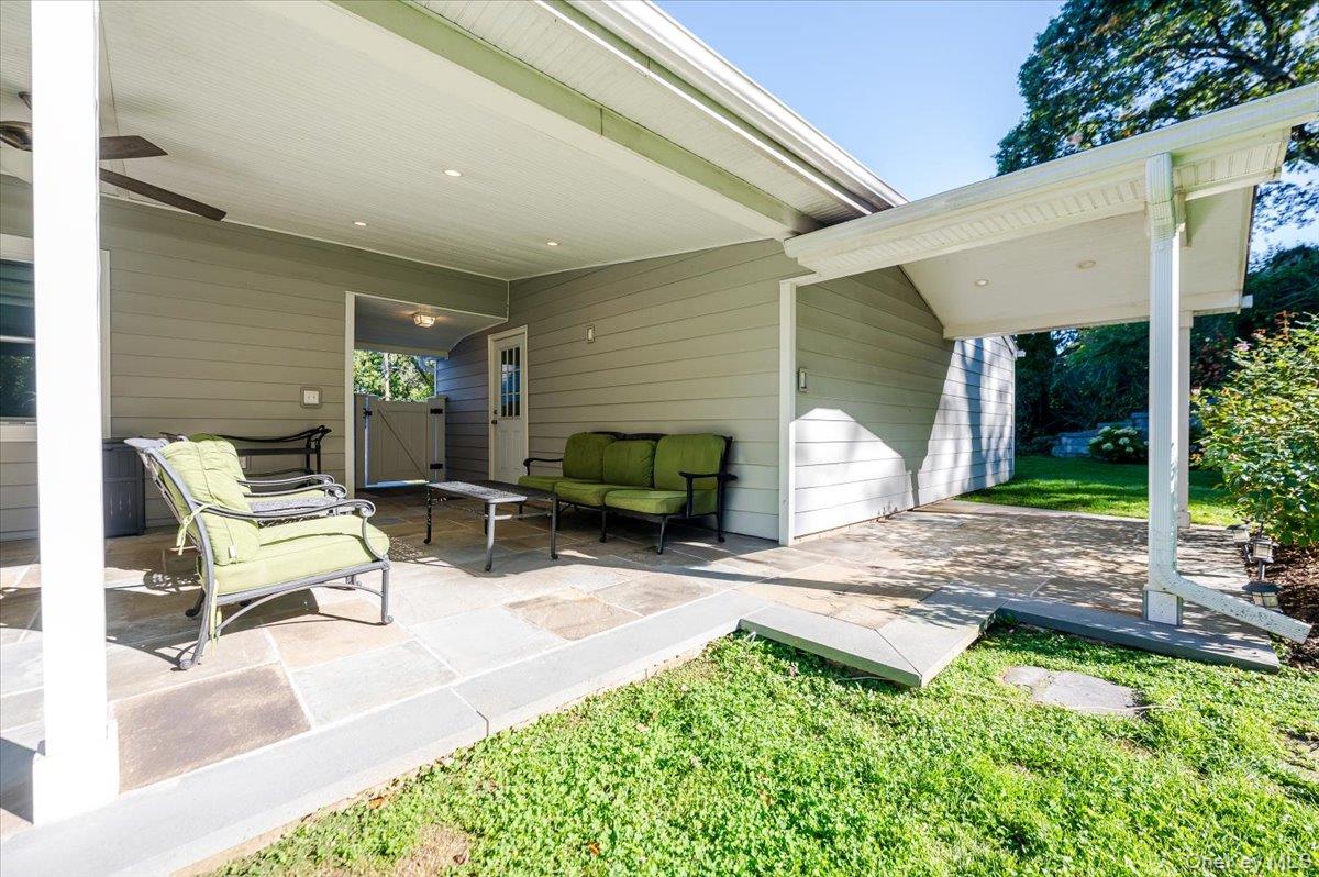 17 Dumbarton Drive, Huntington, NY 11743