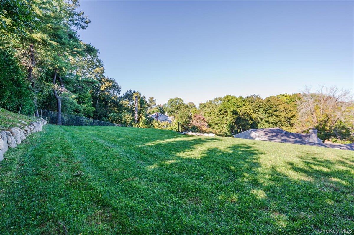 17 Dumbarton Drive, Huntington, NY 11743