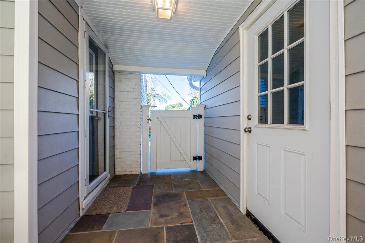 17 Dumbarton Drive, Huntington, NY 11743