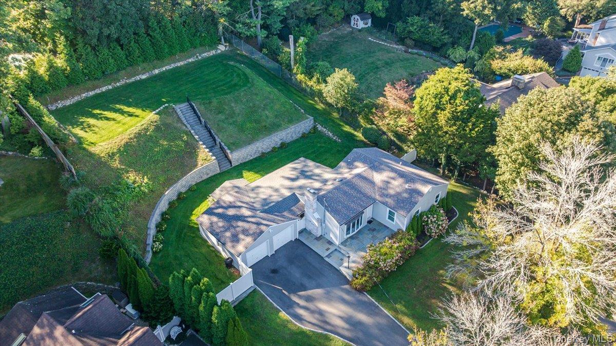 17 Dumbarton Drive, Huntington, NY 11743