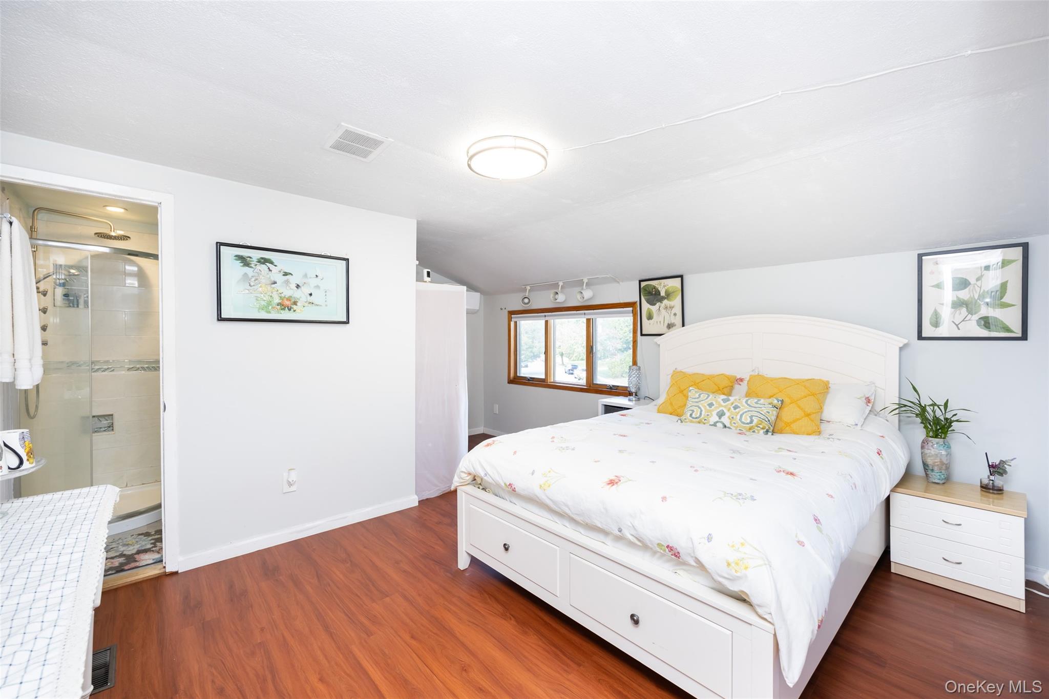 15 Alexander Drive, Syosset, NY 11791