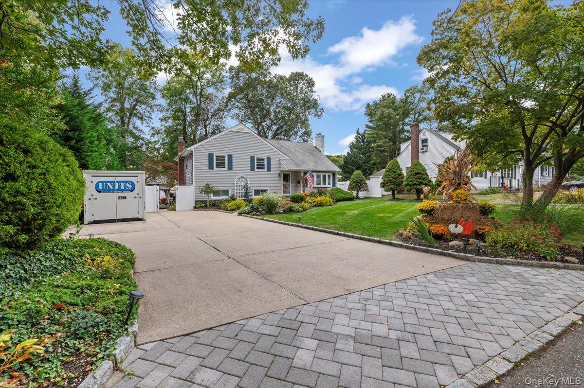 86 E 24th Street, Huntington Station, NY 11746