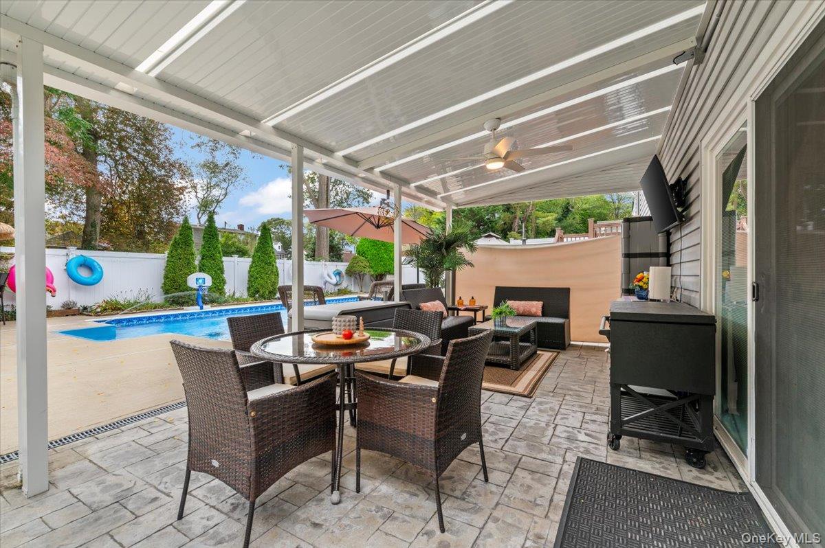 86 E 24th Street, Huntington Station, NY 11746