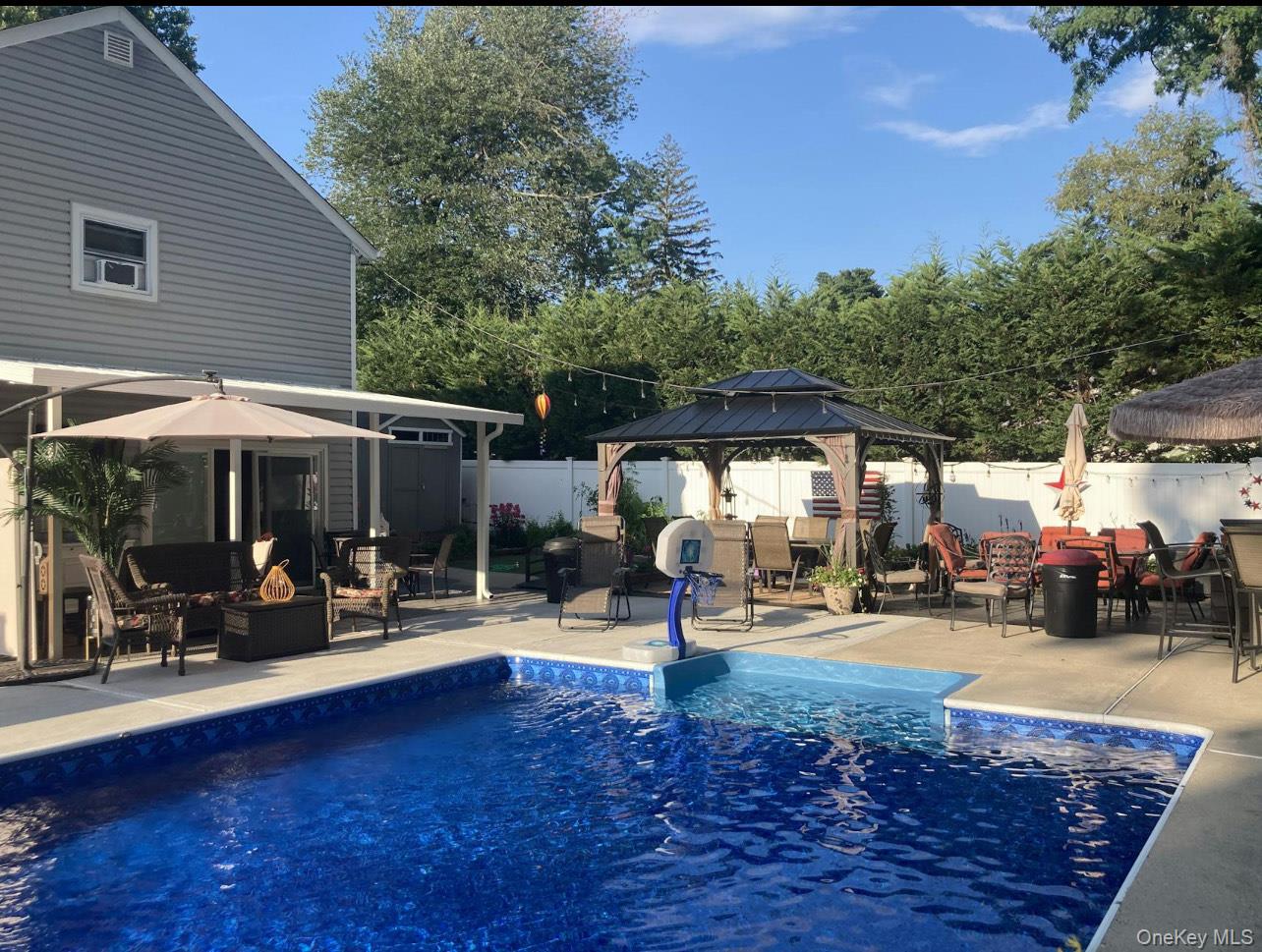 86 E 24th Street, Huntington Station, NY 11746