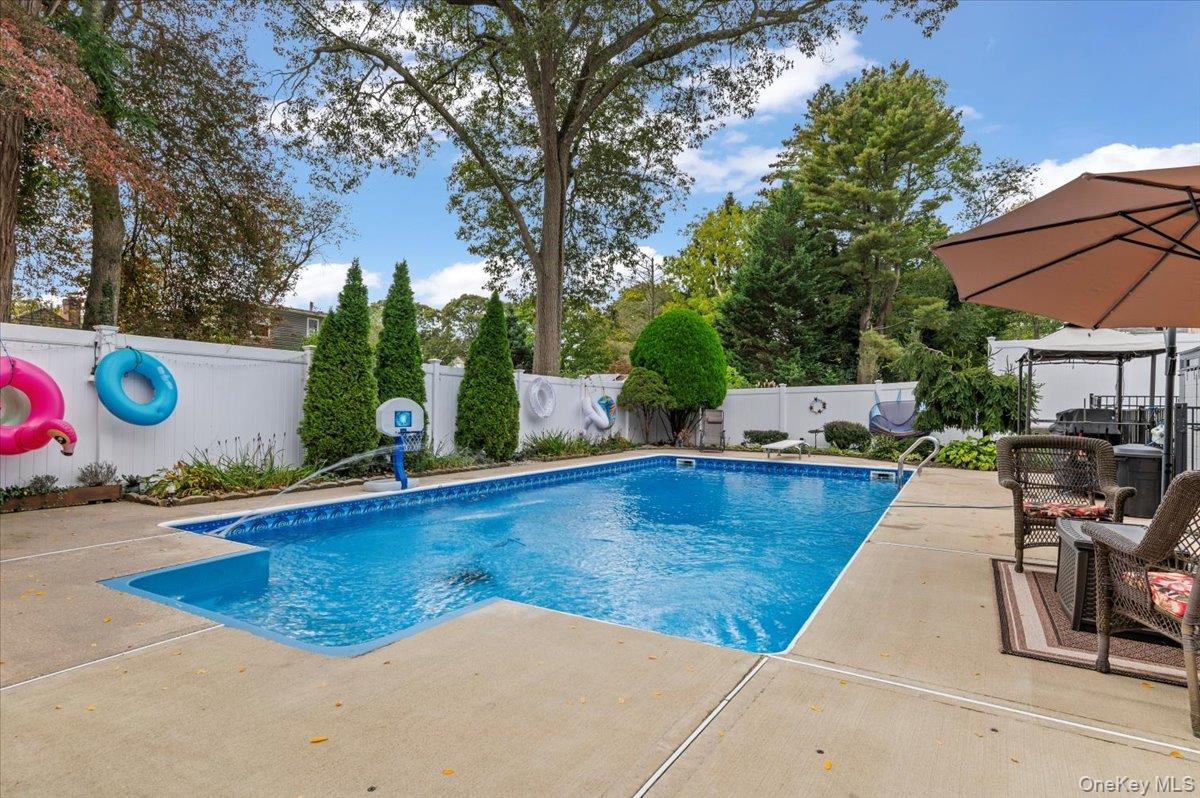 86 E 24th Street, Huntington Station, NY 11746