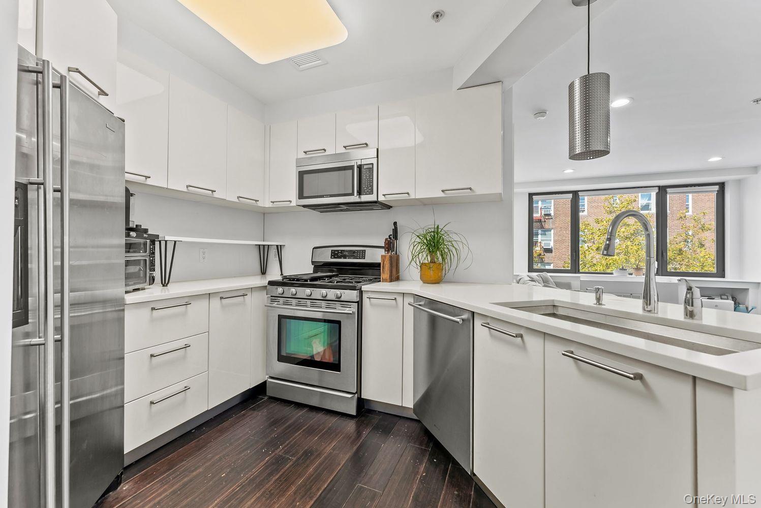 6405 Yellowstone Boulevard # 414, Forest Hills, NY 11375