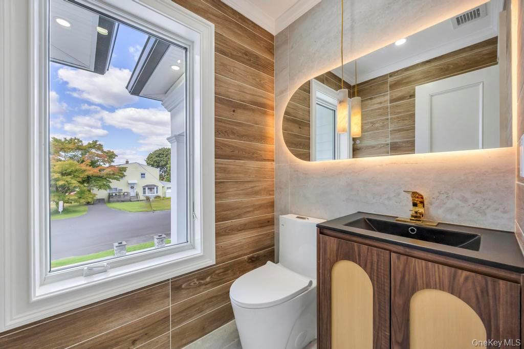 9 Short Lane, Levittown, NY 11756