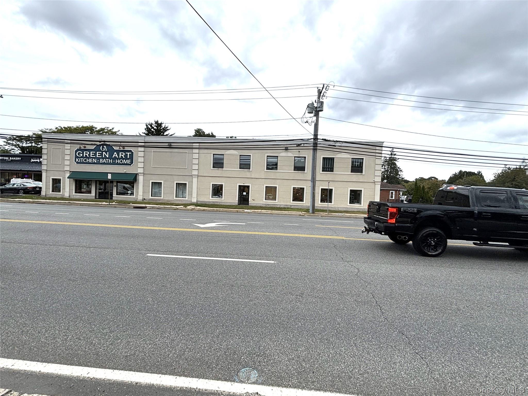 17 E Jericho Turnpike, Huntington, NY 11746