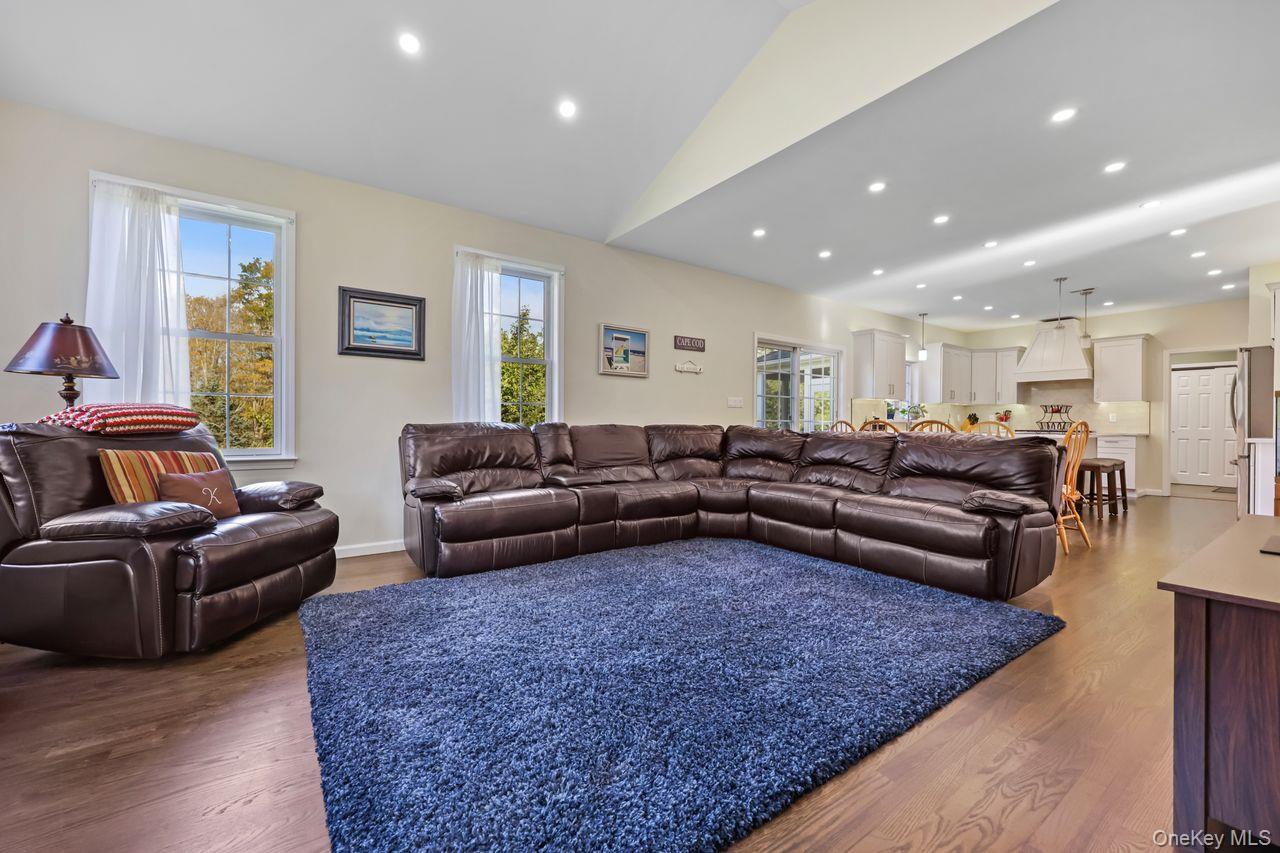 4 Mane Way, Pawling, NY 12564