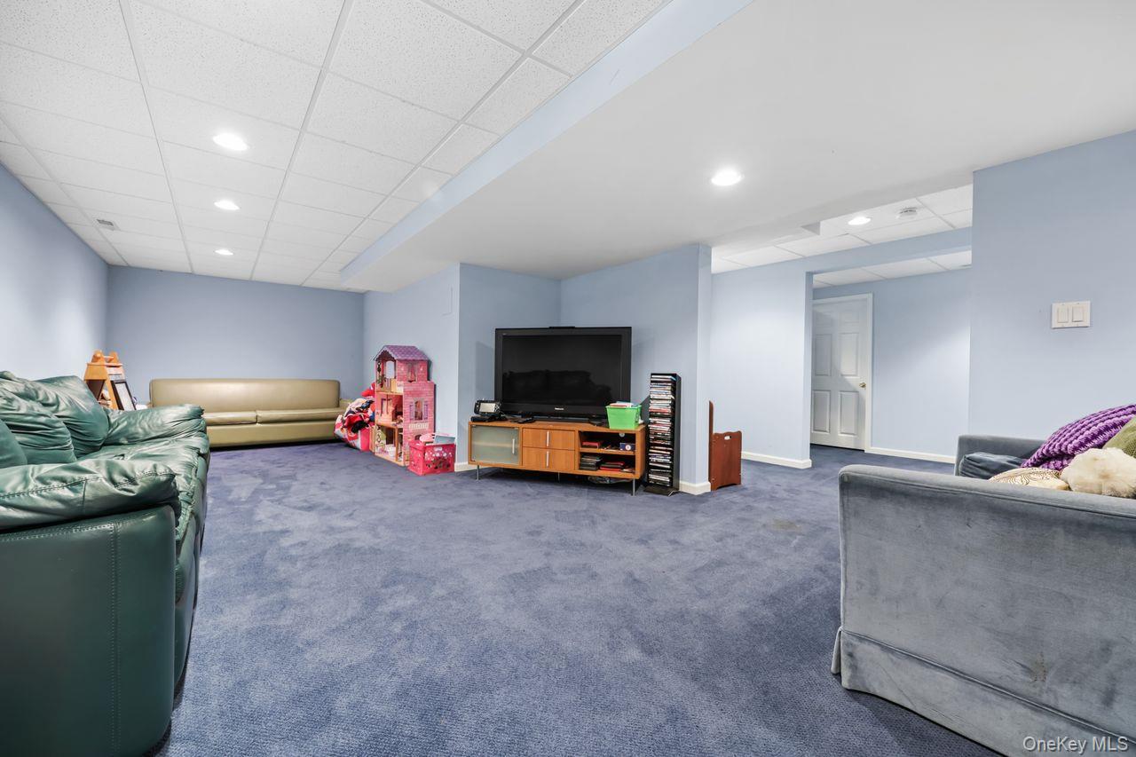 4 Mane Way, Pawling, NY 12564