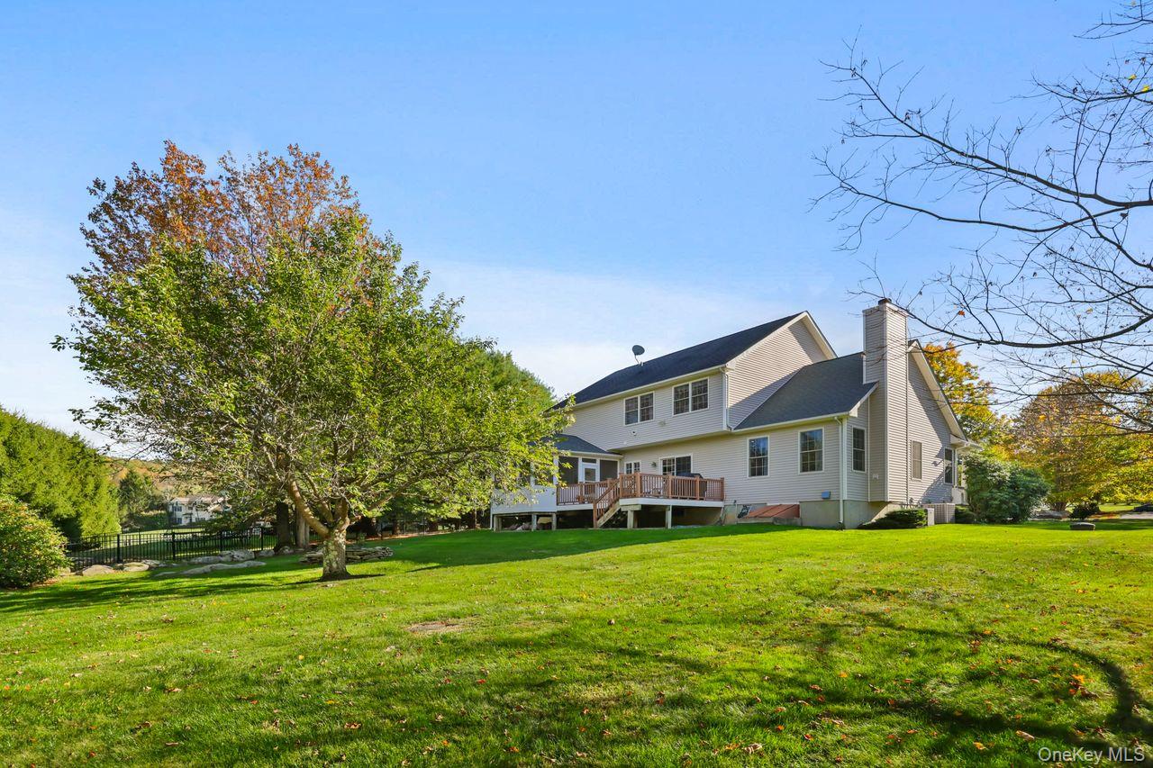 4 Mane Way, Pawling, NY 12564