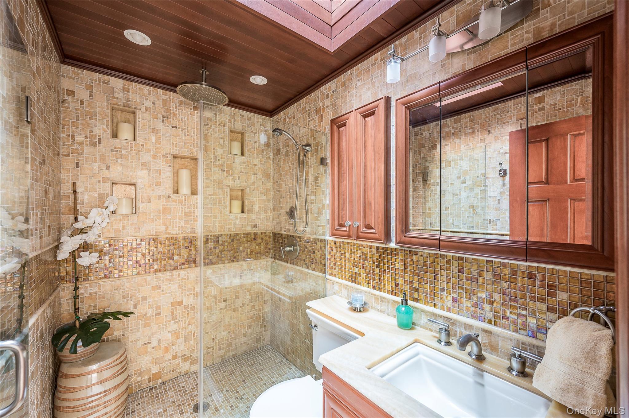 61 West Tiana Rd # 24, Hampton Bays, NY 11946