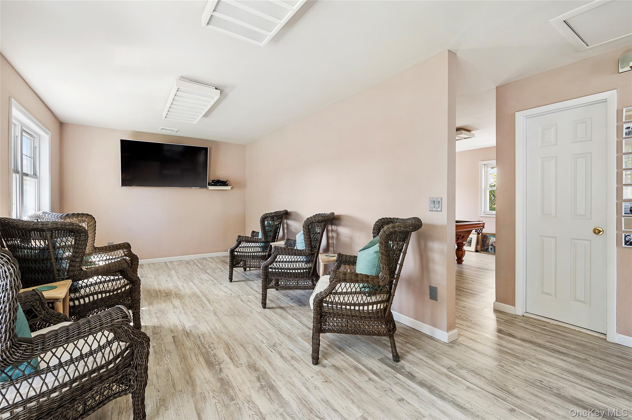 61 West Tiana Rd # 24, Hampton Bays, NY 11946