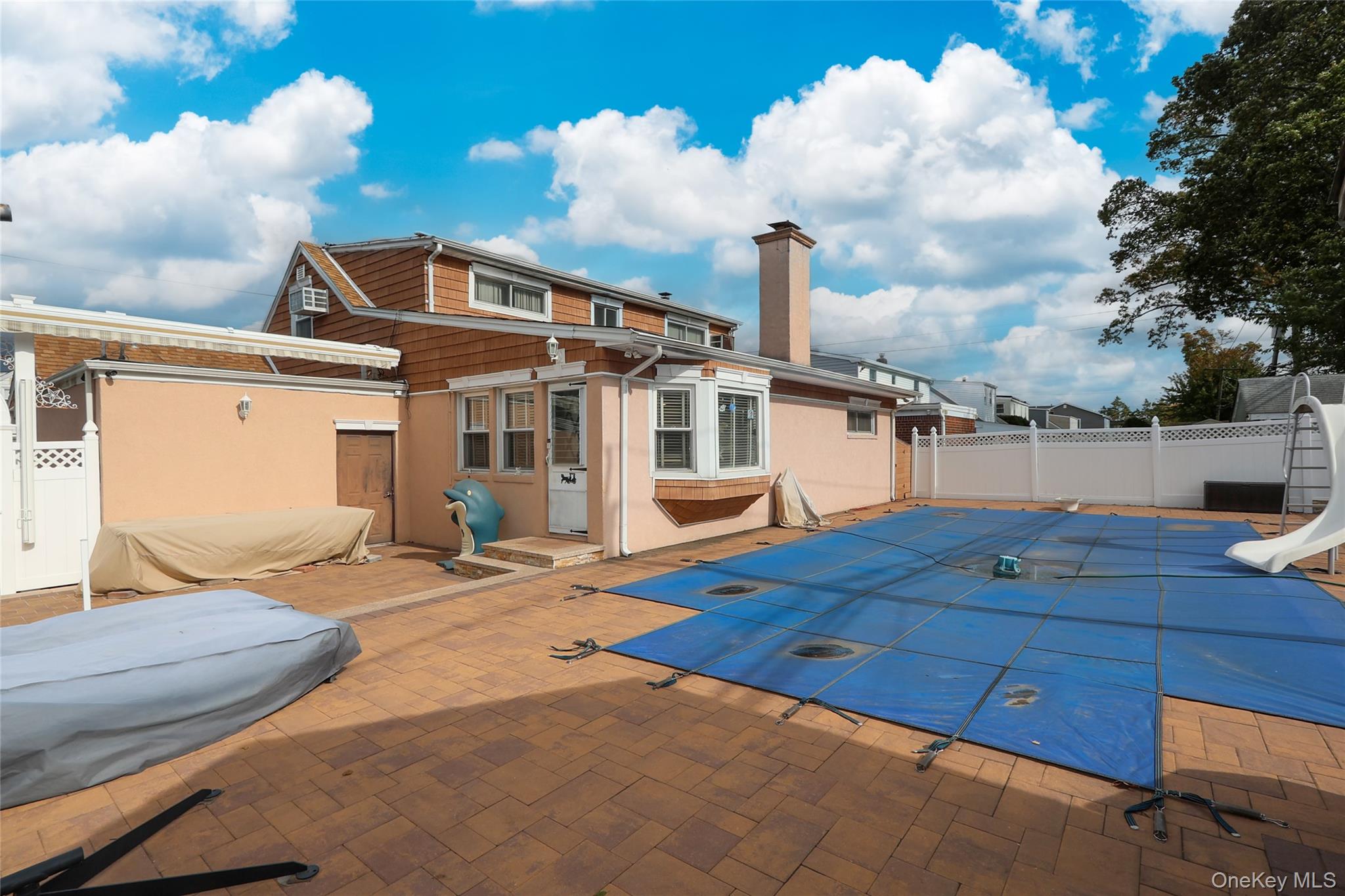 993 Ferngate Drive, Franklin Square, NY 11010